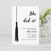 Modernes Foto Black & White Grad Tassel Abschluss Einladung (Stehend Vorderseite)