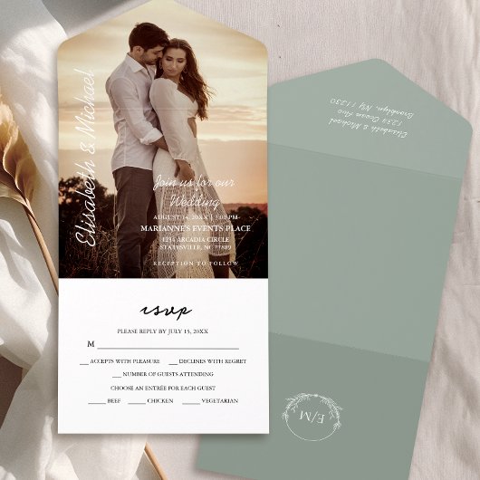 Modernes Foto Elegante Sage Green Wedding All In One Einladung