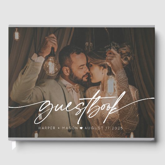 Modernes Foto Elegante Script Monogram Wedding Gästebuch (Vorderseite)