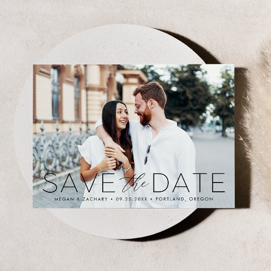 Modernes Foto für das Schwarze Text-Overlay Save The Date