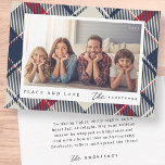 Modernes Foto für Frieden und Liebe Mitteilungskarte<br><div class="desc">Design besteht aus einem einfachen Design mit einer modernen serifenlosen Typografie. Fügen Sie ein benutzerdefiniertes Foto,  eine Nachricht,  einen Familiennamen und ein Jahr hinzu.</div>