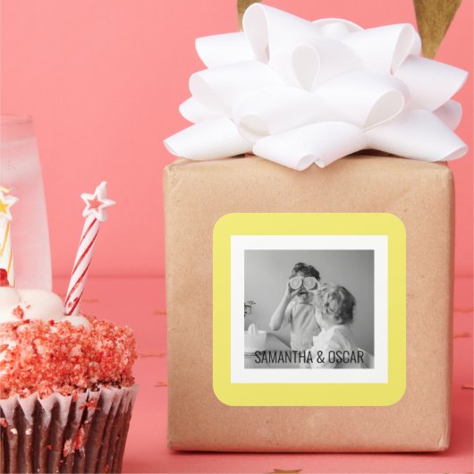 Modernes Foto Gelb Einfach Liebliches Geschenk Quadratischer Aufkleber (Party)