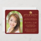 Modernes Foto Gold Cap Script auf Maroon Abschluss Ankündigung (Vorderseite)