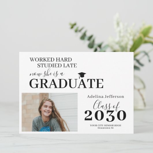 Modernes Foto Graduierte Typografie Abschluss Ankündigung (Stehend Vorderseite)