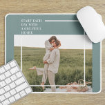 Modernes Foto Grüne Familie Liebliches Geschenk<br><div class="desc">Die Einführung der modernen Foto Grün Familie lieblich Geschenk! Dieses Geschenk ist ein perfekter Weg, um die Liebe und Bindung innerhalb einer Familie festzuhalten und zu feiern, und gleichzeitig eine Touch von Eleganz und Modernität zu jeder Wohngestaltung hinzuzufügen.Das Modern Foto Green Family Schönes Geschenk ist nicht nur ein wunderschönes Dekorationsstück,...</div>