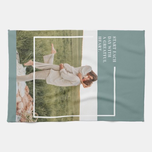 Modernes Foto Grüne Familie Liebliches Geschenk Geschirrtuch (Horizontal)