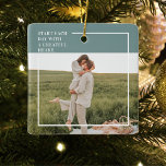 Modernes Foto Grüne Familie Liebliches Geschenk Keramikornament<br><div class="desc">Modernes Foto Grüne Familie Liebliches Geschenk</div>