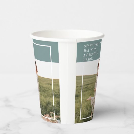 Modernes Foto Grüne Familie Liebliches Geschenk Pappbecher (Rechts)