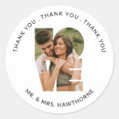 Modernes Foto Hochzeit Danke Liebe Briefe zu Gunst Runder Aufkleber (Vorderseite)