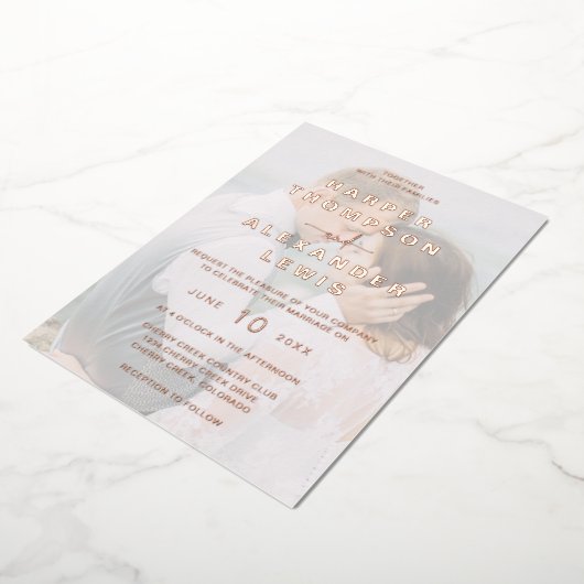 Modernes Foto Hochzeit Rose Gold Folieneinladung (Gedreht)