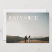 Modernes Foto "Just Married" Hochzeit nach dem Par Einladung (Vorderseite)
