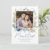 Modernes Foto Merry & Bright Script Boho Floral (Stehend Vorderseite)