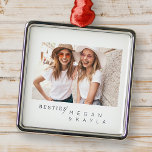 Modernes Foto Minimalistisch Best Friends BESTE FR Ornament Aus Metall<br><div class="desc">Design setzt sich aus lustiger und spielerischer Typografie mit Sans Serif und Serif Schriftart zusammen. Fügen Sie ein benutzerdefiniertes Foto hinzu.</div>