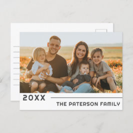Modernes Foto Minimalistischer Familienname Feiertagspostkarte