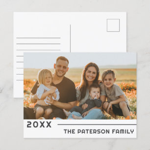 Modernes Foto Minimalistischer Familienname Feiertagspostkarte