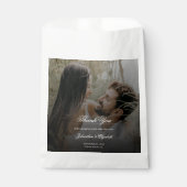 Modernes Foto mit Black Overlay Gastgeschenk Hochz Geschenktütchen (Vorderseite)