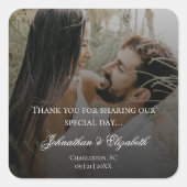 Modernes Foto mit Black Overlay-Gastgeschenk Hochz Quadratischer Aufkleber (Vorderseite)