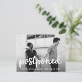 Modernes Foto mit dicken Skripten Hochzeitsaufschu Ankündigungspostkarte (Stehend Vorderseite)