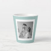 Modernes Foto mit familiärer Atmosphäre Milchtasse (Vorderseite)