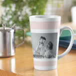Modernes Foto mit familiärer Atmosphäre Milchtasse<br><div class="desc">Modernes Foto Pastell Pink Einfaches Geschenk</div>