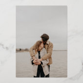 Modernes Foto mit Goldschrift Folieneinladung (Rückseite)