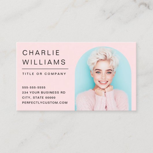 Modernes Foto mit minimalem hellrosa Bogen Visitenkarte (Vorderseite)