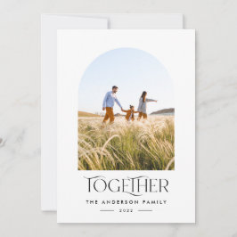 Modernes Foto mit rotem Bogen und Typografie