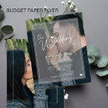 Modernes Foto mit transparenter Hochzeitseinladung Flyer<br><div class="desc">Trendy Skript Imitate vellum transparent Foto einfache minimalistisch schwarz-weiß BUDGET erschwingliche dunkle Hochzeit Einladung FLYER mit einem schicken eleganten Kalligraphie-Look. Einfach mit Ihren Daten und Ihrem Foto auf beiden Seiten personalisieren! BITTE LESEN SIE DIES VOR DEM KAUF! Dies ist eine preisgünstige Hochzeitskarte, die auf einem FLYER gedruckt wird. Bitte beachten...</div>