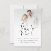 Modernes Foto-Overlay-Skript QR-Code Hochfahren RSVP Karte (Vorderseite)