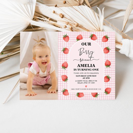 Modernes Foto Pink Gingham Berry Sweet 1. Geburtst Einladung