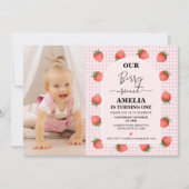 Modernes Foto Pink Gingham Berry Sweet 1. Geburtst Einladung (Vorderseite)