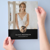 Modernes Foto QR Black Fotografy Business Flyer (Hand)