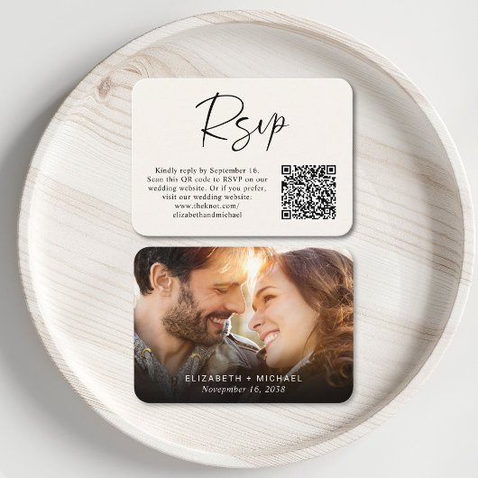 Modernes Foto QR Code Cream Wedding RSVP Begleitkarte