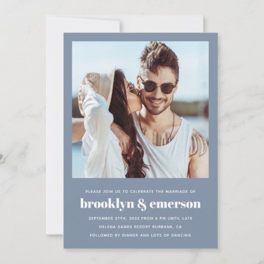 Modernes Foto QR Code Dusty Blue Wedding Einladung (Vorderseite)