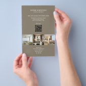 Modernes Foto QR Taupe Beruflich Business Flyer (Handgriff)