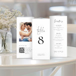 Modernes Foto QR Trifold Wedding Menu Tischnummer<br><div class="desc">WICHTIGE HINWEIS: Dieses Dreifach wird flach, OHNE Vorvermessung geliefert, damit Sie es selbst falten können. Um Ihnen eine präzise Faltung zu ermöglichen, werden die Richtlinien für die drei Paneele auf der Rückseite aufgedruckt, und ein extra dünnes Paneel auf der rechten Seite, mit dem Sie den Kleber aufkleben können, um das...</div>