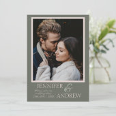 Modernes Foto Sage Green Tropical Save the Date (Stehend Vorderseite)