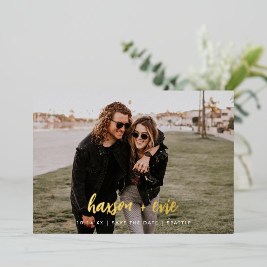 Modernes Foto Save the Date kühne Foil Names Folieneinladung (Stehend vorne)