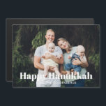 Modernes Foto Sondertext Hanukkah-Karte Magnetkarte<br><div class="desc">Happy Hanukkah moderne Typografie minimalistisch moderne,  einfache personalisierte Hanukkah Holiday Magnetkarte. Benutzerdefiniertes Foto-Bild oder Bild und vollständig anpassbarer Weißtext am unteren Ende der Karte. Foto Credit freepik</div>