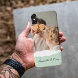 Modernes Foto und Personalisierter Name Minze Gesc Case-Mate iPhone Hülle<br><div class="desc">Das moderne Foto mit Personalisierten Namen und Mint Geschenk! Dieses einzigartige und nachdenkliche Geschenk ist dazu gedacht, die besonderen Momente Ihrer Familie zu feiern und zu schätzen.Gönnen Sie sich mit dem modernen Foto und dem Personalisierten Namensschild ein Geschenk von gepflegten Erinnerungen und personalisierter Süße. Es ist eine sinnvolle und reizvolle...</div>