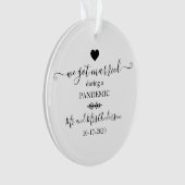 Modernes Foto Verheiratet während eines pandemisch Ornament (Vorderseite)