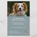 Modernes Foto zur Betreuung von Haustieren Flyer<br><div class="desc">Moderner Pet Care Service Business Flyer für Haustier-Sitter,  Hundewanderer,  Hundezüchter,  Haustierpflege und vieles mehr. Vollständig anpassbar - ändern Sie Fotos,  Text und URL für den QR-Code,  um ihn an Ihr Heimtierpflegesegment anzupassen!</div>