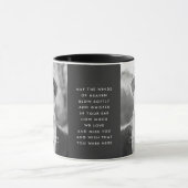 Modernes Foto zur einfachen Gedenkstätte Tasse (Zentrum)