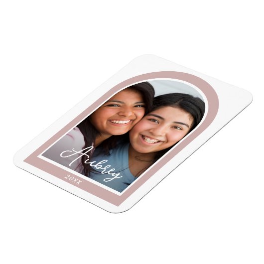 Modernes Frame Arch Foto mit Hübschem Script Rosa Magnet (Linke Seite)