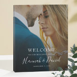 Modernes Full Foto Hochzeit Probe Dinner Willkomme Künstlicher Leinwanddruck<br><div class="desc">Dieses schlichte Begrüßungsschild für Hochzeitsfeiern zeigt Ihr Lieblings-Foto und den Weißtext, inklusive Ihrer Vornamen in einer lebendigen, skurrilen Schrift. Sie können den Schriftart und die Formulierung ändern, um Ihren Stil Anzug. Abhängig von der Farbe Ihres Fotos, bevorzugen Sie schwarzen Text in diesem Fall, bitte Karo unsere Begrüßungszeichen für dieses Design...</div>