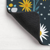 Modernes Gänseblümchen-Muster auf Dunkelblau Mousepad (Ecke)
