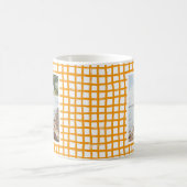 Modernes Gelb Gezeichnet Kariertes Muster 2 Foto Kaffeetasse (Mittel)