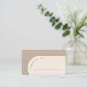 Modernes geometrisches Arch Beige Sand HochzeitsEs Platzkarte (Stehend Vorderseite)
