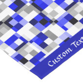 Modernes geometrisches blaues Schwarzes Schachbret Kurzer Tischläufer (Ecke)