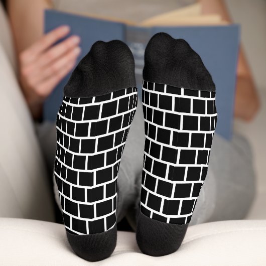 Modernes geometrisches Blockmuster Schwarz/Weiß Socken (Unterseite)